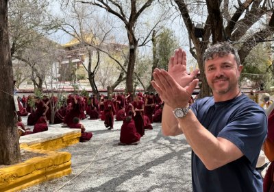 Traveler photo: A guest watches monks debate for the first time, captivated by the monks' vivid expressions and sharp hand-claps. (April 2026)