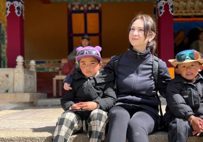 Traveler photo: Sitting side by side like old friends, the guest and children share a warm, adorable moment. (April 2026)