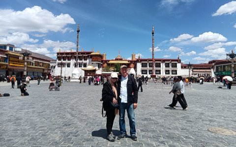 Traveler photo: Framed against Jokhang Temple, the guests pause together in awe and reverence, preserving the moment in a single photo. (April 2026)
