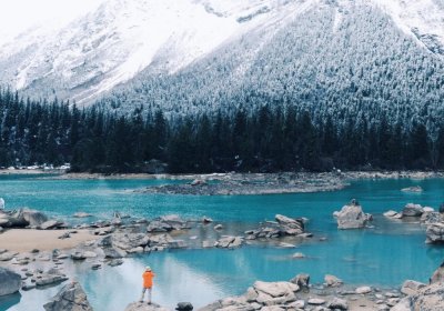 Traveler photo: In Nyingchi, lake and forest embrace—blue and green intertwined in Tibet's gentlest landscape. (April 2026)