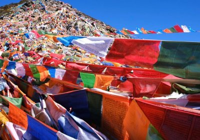 Traveler photo:  Looking up, blue sky and prayer flags intertwine—the most common yet most touching scene in Tibet. (April 2026)