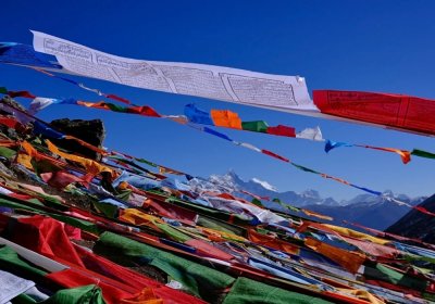 Traveler photo: Under Tibet's blue sky, colorful prayer flags flutter in the wind—each ripple a blessing to the plateau. (April 2026)