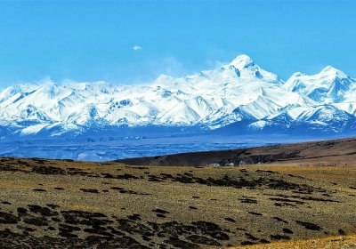 Traveler photo: Enjoy an overland tour in Tibet in late April with mild weather and clear mountain views. (April 2026)	