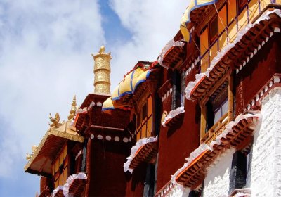 Traveler photo: The golden roof of Tibetan monasteries showcases a unique architectural style. (April 2026)