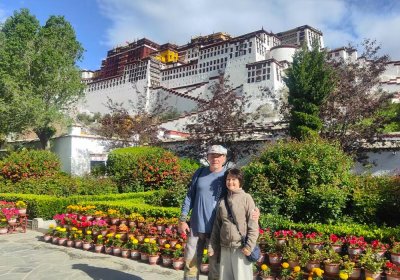 Traveler photo: Potala Palace blesses love as the happy couple captures their blissful moment in Lhasa. (August 2025)