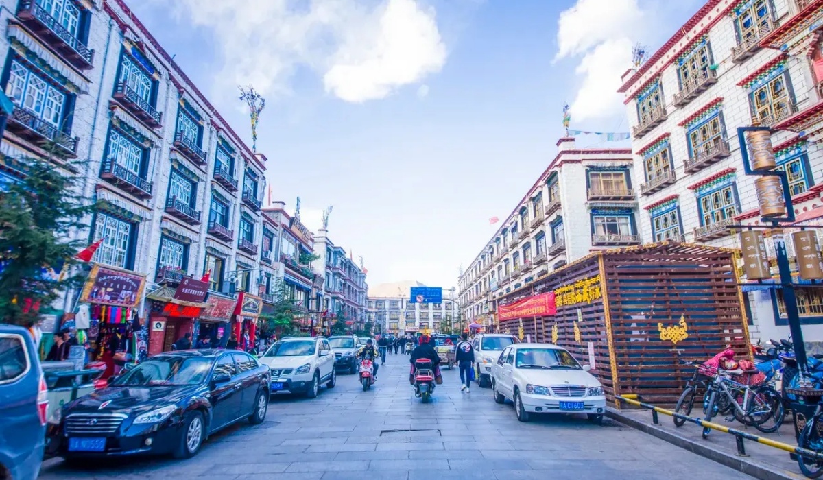 Street view near Lhasa Shangbala Hotel in old Lhasa