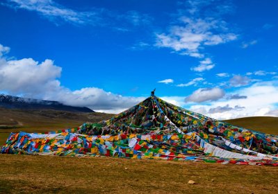 Traveler photo: During a Tibet tour, you will have a lot of opportunities to hang the colorful Tibetan praying flags at mountain passes or along the shores of the lakes. (August 2026)	