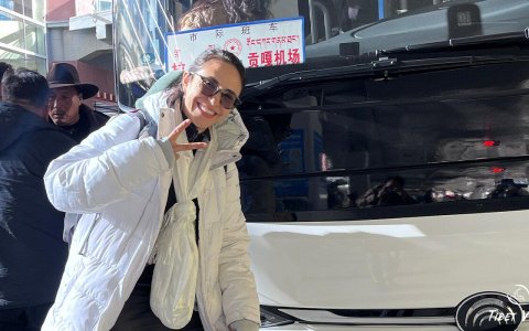 Traveler photo: At Lhasa Gonggar International Airport in Tibet, our guest joyfully captures travel moments upon arrival. (December 2025)