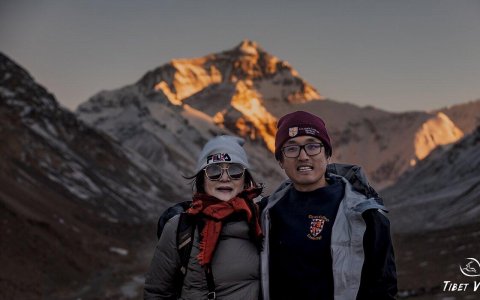 Traveler photo: Before the monument at Mount Everest Base Camp in Tibet, all guests capture memories with the 8,848.86-meter snow peak. (December 2025)