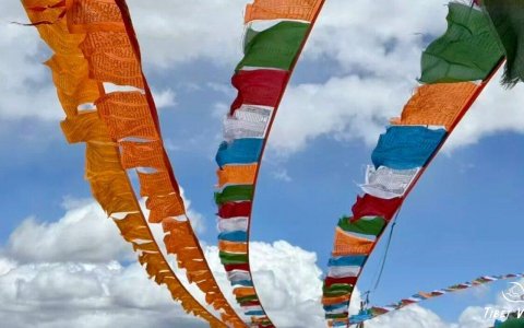 Traveler photo: Tibetan prayer flags snap in the plateau wind, each flag cloth imprinted with sacred scriptures and symbols. (December 2025)