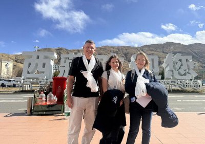 Traveler photo: In Lhasa Airport, we present traditional Tibetan welcome ceremonies to three travelers who crossed mountains and rivers. (February 2026)