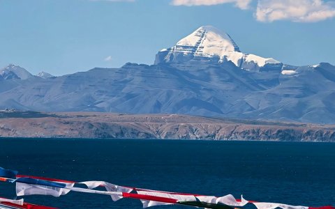 Traveler photo: Clear view of Mount Kailash and Lake Manasarovar in July, the holiest mountain and lake in Tibet. (July 2026)	