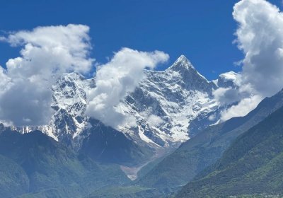 Traveler photo: Under the blue sky, Tibet's snowy peaks remain white year-round, shimmering silver in the sunlight. (July 2026)