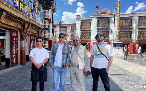 Traveler photo: Strolling Barkhor Street, being Lhasa's coolest traveler! (Jun 2025)