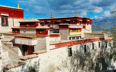 Traveler photo: Red-and-white Tibetan architecture—the plateau's most iconic color scheme. (Jun 2025)