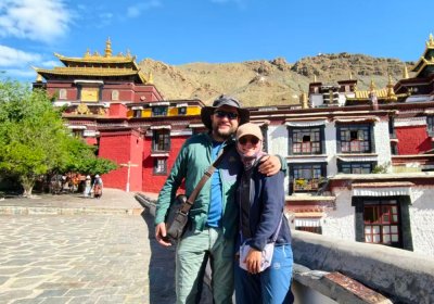 Traveler photo: Framed against Tashilhunpo Monastery, the guests freeze their most unforgettable moment from Shigatse in a single photo. (June 2026)