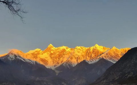 Traveler photo: Mount Namcha Barwa in Nyingchi glows golden under the setting sun—a dazzling peak of light. (June 2026)