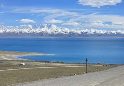 Traveler photo: From the roadside, you take in the full view of Namtso—lake merging with snow peaks, the plateau's vastness inviting silence. (June 2026)
