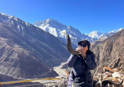 Traveler photo: Before the snow mountains of Shigatse, Tibet, our guests capture precious memories with the plateau's majestic scenery. (March 2026)