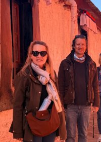 Traveler photo: Guests pause in an old Lhasa alley, gazing up at Tibetan architecture, quietly soaking in the city's everyday rhythm. (May 2026)