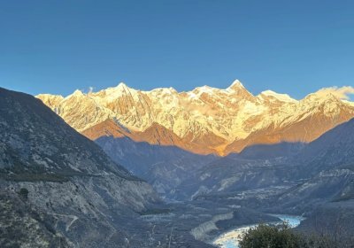 Traveler photo: The setting sun dyes Namcha Barwa gold, making the snow peak appear to burn—a silent, magnificent sight. (May 2026)