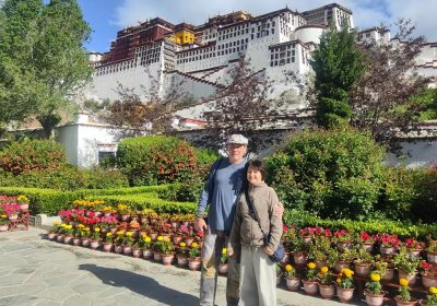 Traveler photo: After touring the Potala Palace, our guests happily pose for a group photo in the square. (May 2025)