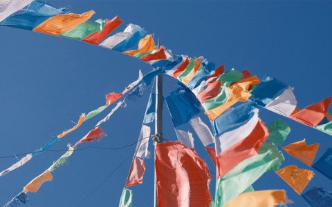 Traveler photo: On the way from Lhasa to Everest base camp, you will have a lot of opportunities to hang the colorful Tibetan praying flags on the mountain passes. (May 2026)	