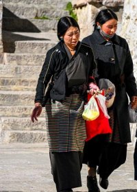 Traveler photo: Local Tibetan families with children are visiting the monastery on pilgrimage. (November 2025)