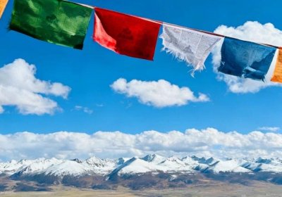 Traveler photo: On the way from Lhasa to Everest base camp, you will have a lot of opportunities to hang the praying flags for blessing. (November 2025)
