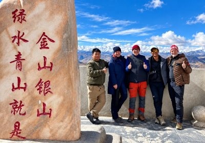 Traveler photo: Group photo at Gawula Pass, one of the best spots to admire Mount Everest. (October 2026)