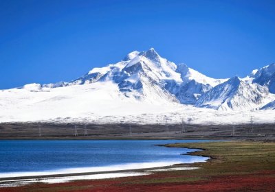 Traveler photo: Snow-capped mountains, blue skies, and lakes are typical scenery in Tibet. (October 2026)