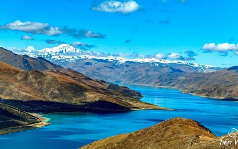 Traveler photo: The stunning blue water of Yamdrok lake, one of the three holy lakes in Tibet. (October 2025)	