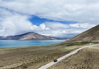 Traveler photo: Yamdrok Lake, one of the three holy lakes in Tibet. (October 2026)