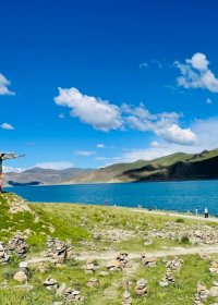 Traveler photo: Tibetan lakes are not only natural wonders but also sacred places for pilgrimage. (September 2026)