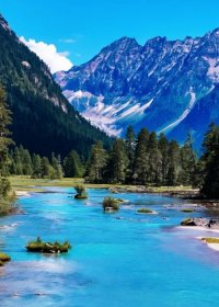 Traveler photo: Clear waters and lush forests create the typical summer scenery of Nyingchi. (September 2026)