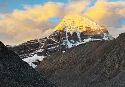 Traveler photo: Sunset casts a golden glow over the summit of Mount Everest. (September 2026)