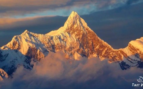 Traveler photo: The sunset casts a golden glow over the summit of Mount Namchar Barwa. (September 2025)	
