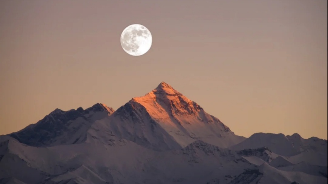 moon and mount everest