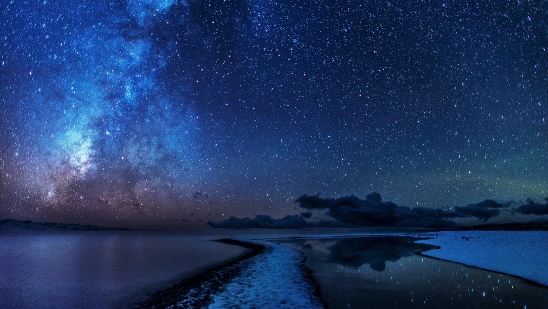 Stunning starry night sky over Namtso Lake