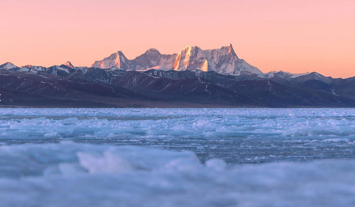 Frozen Namtso Lake and Golden Sunrise on Nyenchen Tanglha Range