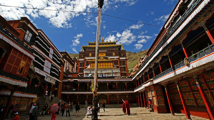  Tashilhunpo Monastery 