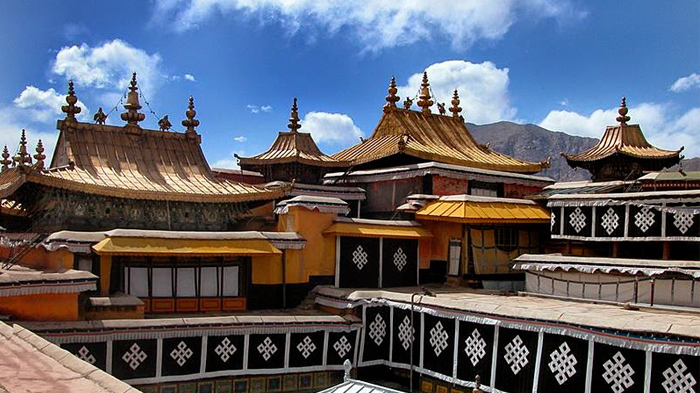 golden roof of Potala Palace