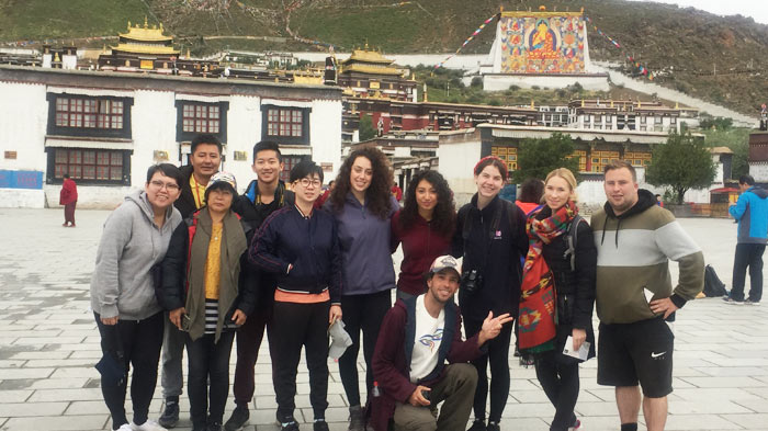 Half Day Tour to Visit Tashilhunpo Monastery
