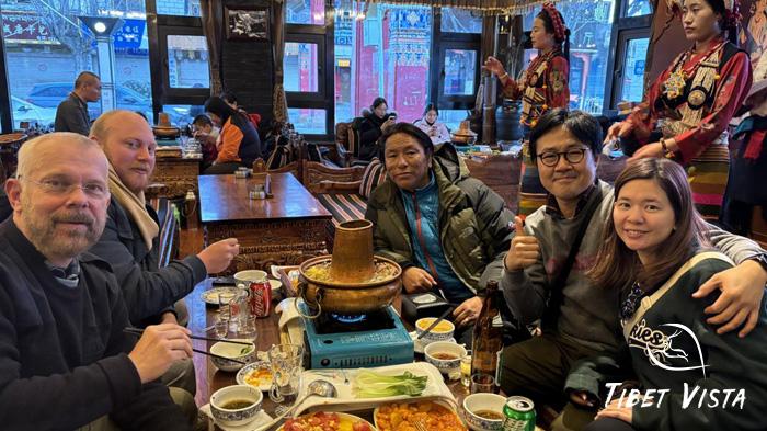 Enjoy Tibetan Hot-Pot in a Shigatse restaurants
