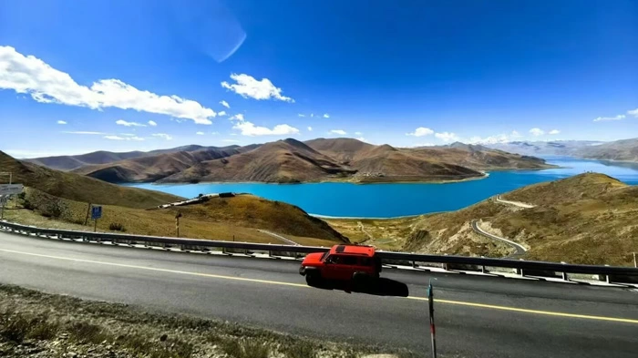 Lhasa to Kathmandu overland tour via Yamdrok Lake