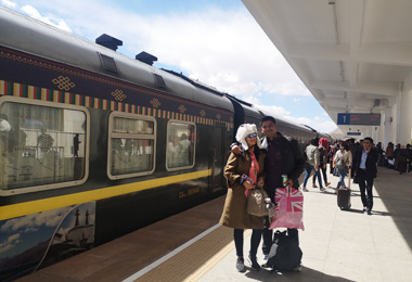 Lhasa to Shigatse train