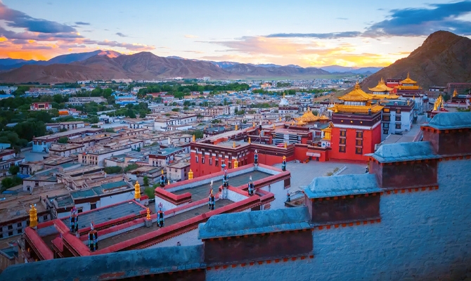 Tashilhunpo Monastery panoramic view at sunset