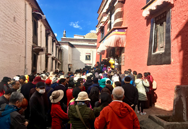 Participating in Tashilhunpo Monastery Festival