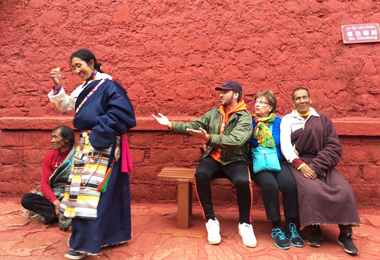 Making friends with locals in Shigatse