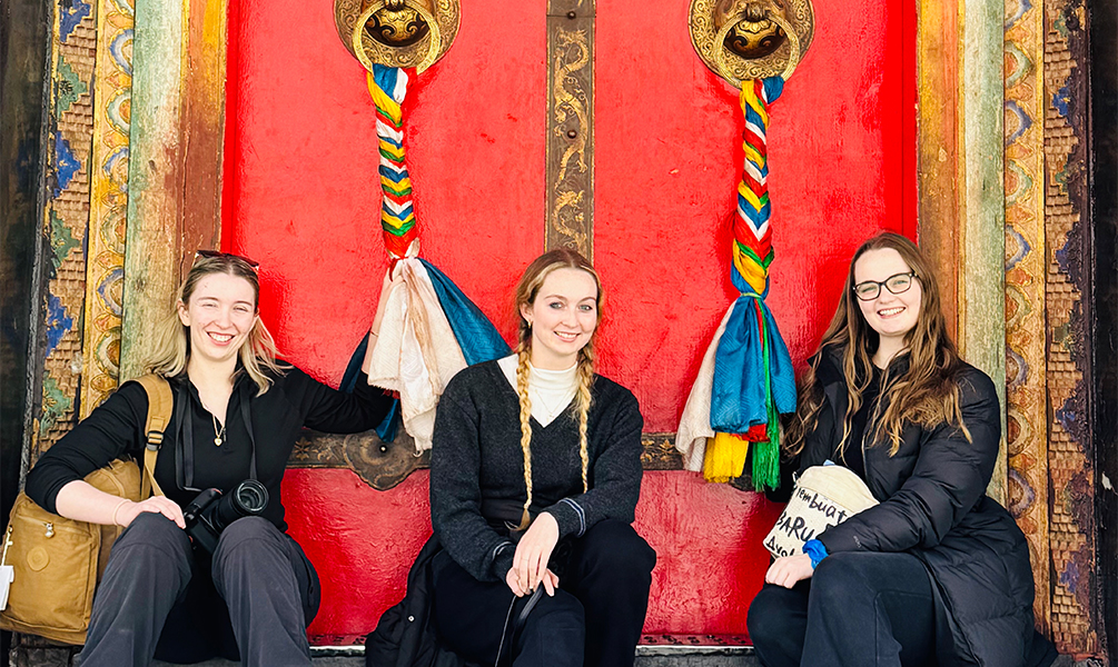 guests photo at tashilunpo monastery